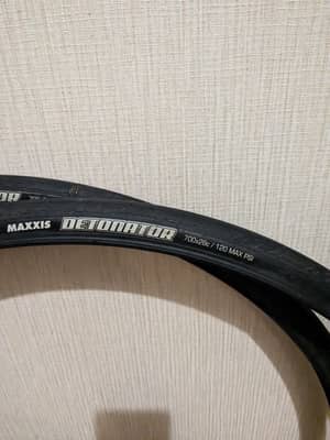 Maxxis detonator 700*28 wired