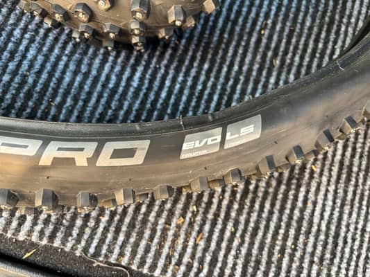 Schwalbe ice spiker pro 27,5 2,25