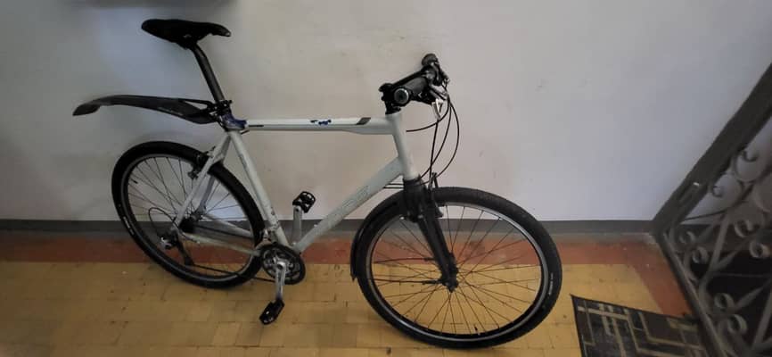 BeeOne Hybrid series 32L 2012