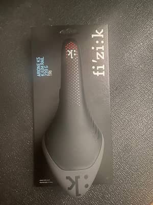 Fizik Arione K5. Ширина 130мм. Новое. Рейлы 7мм.