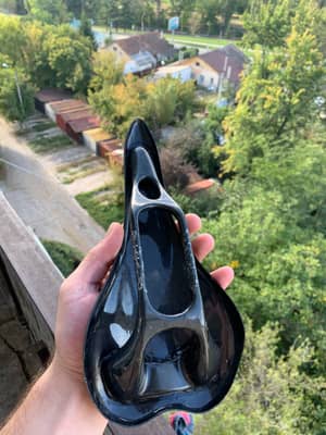 Ноунейм карбоновое седло