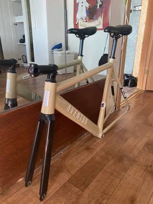 Aventon cordoba, трековая рама.