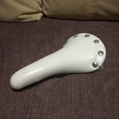 Седло Ventura Rivet White