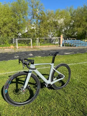 Twitter r10 carbon