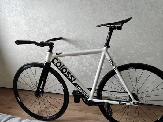 Colossi low pro white