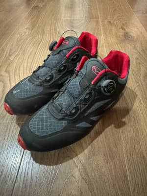 Tiebao MTB shoes. Size 42.