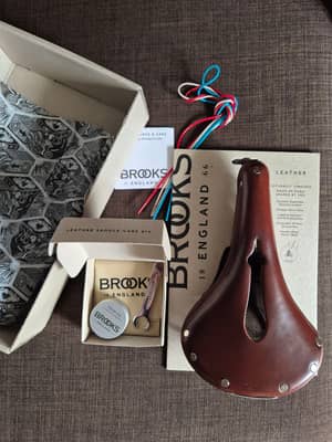 BROOKS B17
