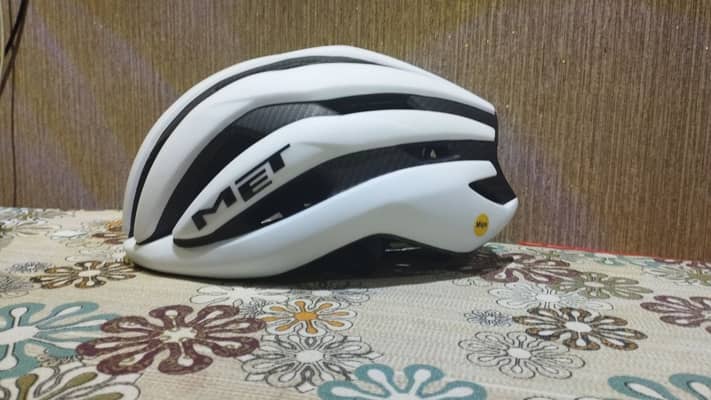 Met trenta mips helmet