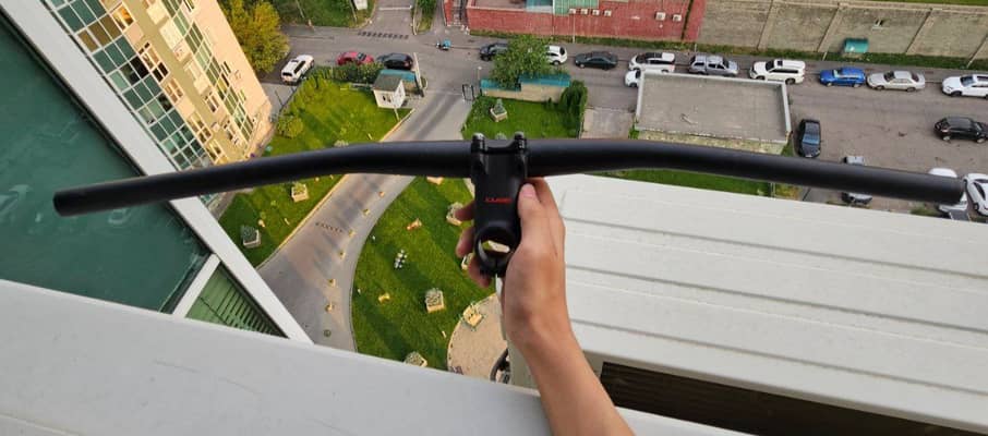 Руль, вынос: cube, грипсы: giant